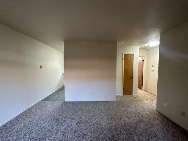 Building Photo - 114 S Parsons Ave