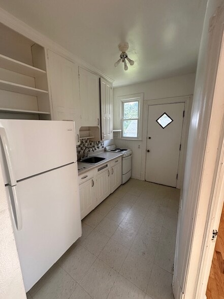 Building Photo - 215 Woodward St. #4