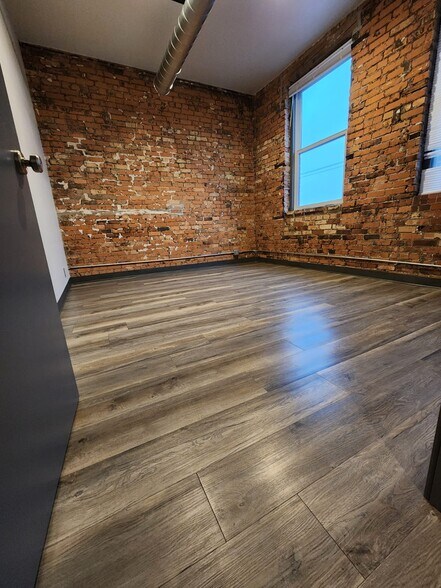Building Photo - 618 Saint Joseph St