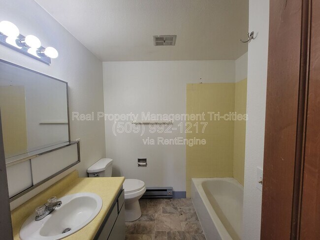 Building Photo - 1102 S Olympia Pl