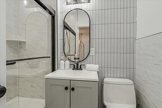 Building Photo - 97-99 Zabriskie St