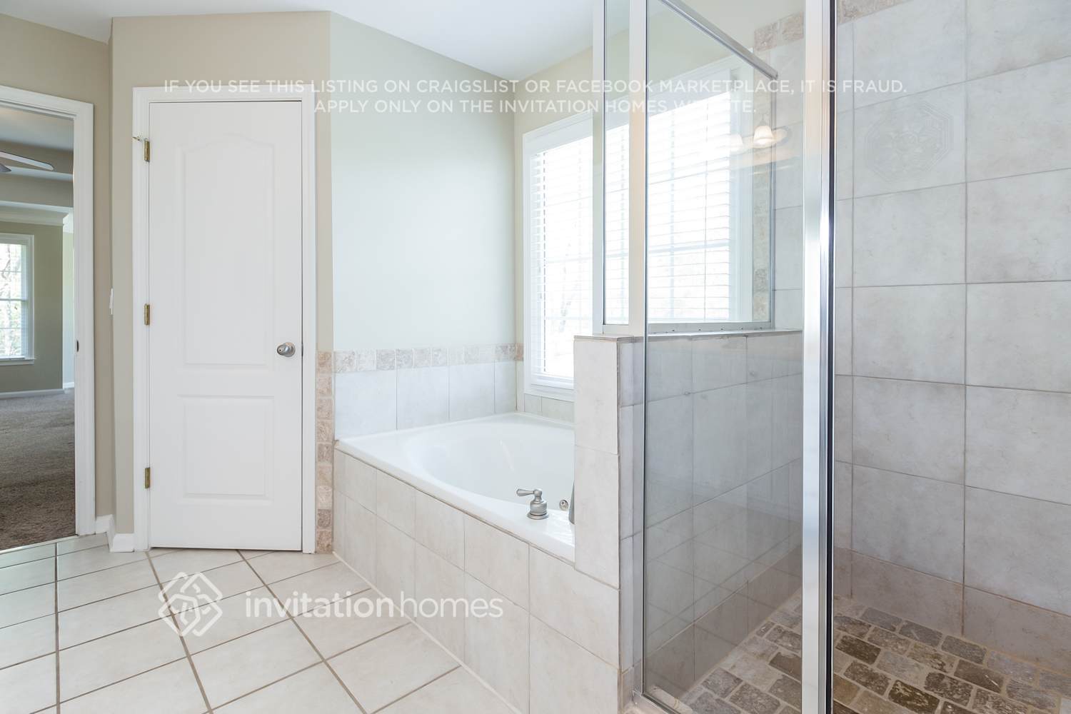 Building Photo - 3864 Lost Oak Dr NE