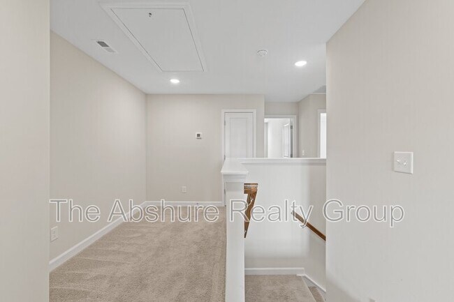 Building Photo - 35 Village Edge Dr