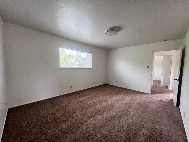 Building Photo - EBS T 1172-1176