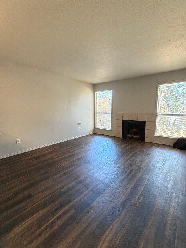 Building Photo - 10001 Westpark Dr