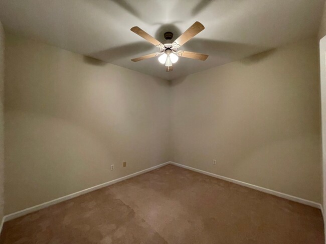 Building Photo - Cotton Creek - One Story Townhome!