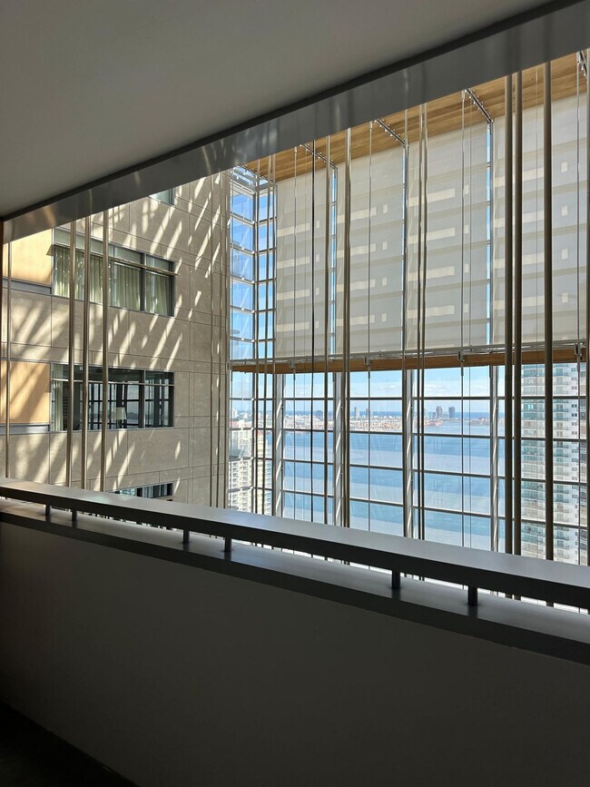 Building Photo - 1395 Brickell Bay Dr