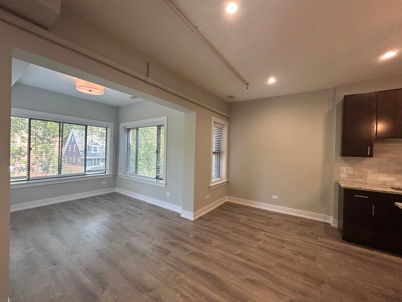 Building Photo - 1000 Crain St