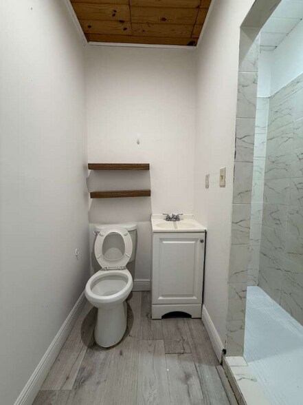 Building Photo - 3033-3033 NW 15th St