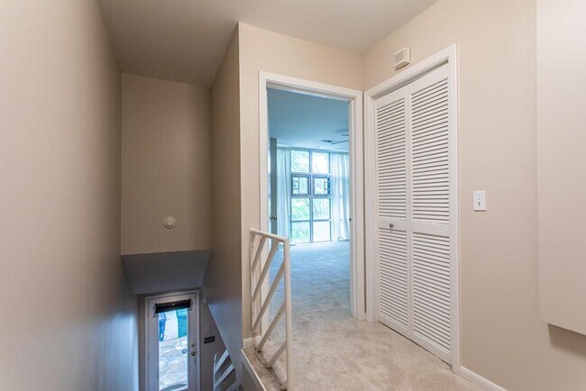 Building Photo - 1214 Cleburne Ave NE