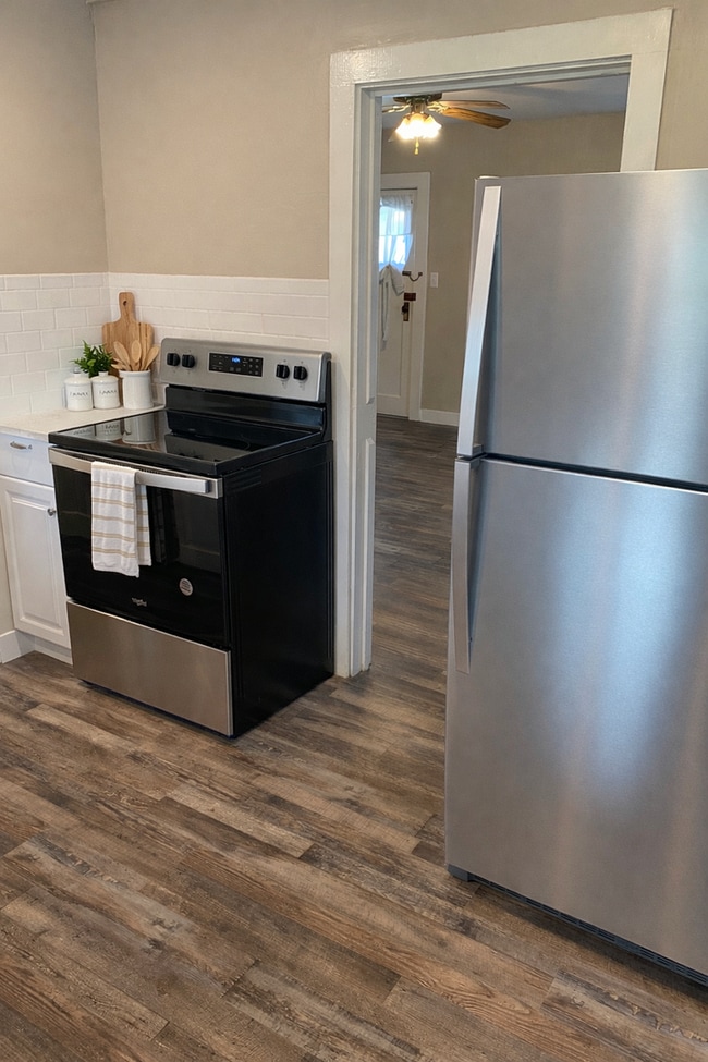 Building Photo - Gem Located In Central Selah; Spacious 2-Bedroom Retreat with Private Yard & Lots Of Storage!