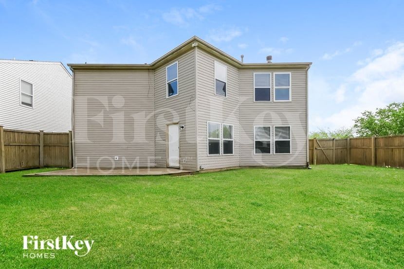 Building Photo - 10830 Clear Spring Dr