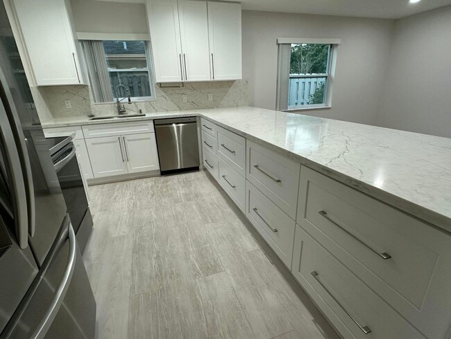 Building Photo - 3291 SW 4th St