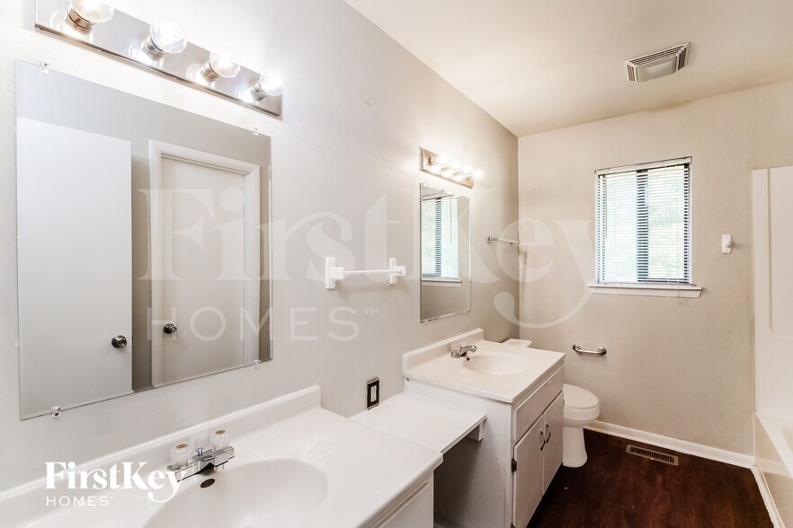 Building Photo - 3262 Eastbrooke Ct