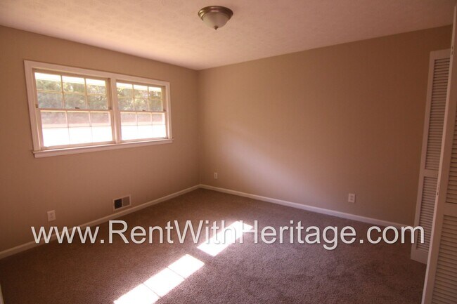 Building Photo - Charming Newly Renovated 3bd/ 2ba/ Gorgeou...
