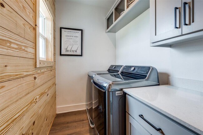 Building Photo - 418 Stagecoach Trail