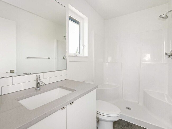 Building Photo - 3654 SE 67th Ave