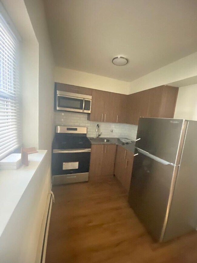 Building Photo - 5701 Tulip St