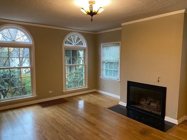 Building Photo - Amazing Irvington Charm - 3 bedroom Duplex...