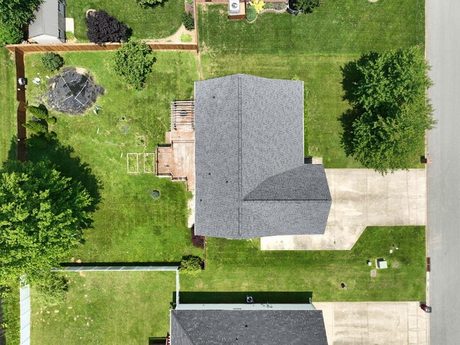 Building Photo - Show-Stopping Rental Home – A Rare Find wi...