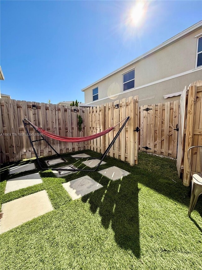 Building Photo - 487 NE 5th St