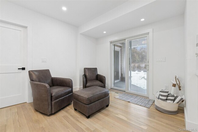 Building Photo - 10 Sagamore Rd