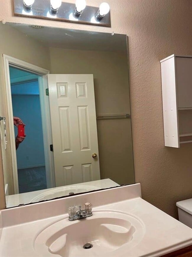 Building Photo - Spacious open floor plan with this desirab...