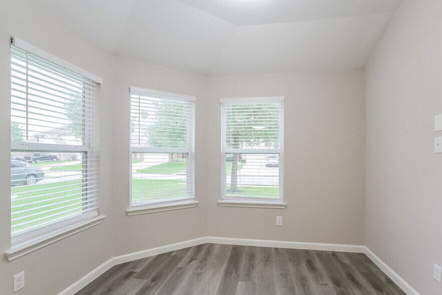 Building Photo - 4843 Fair Oak Dale Ln