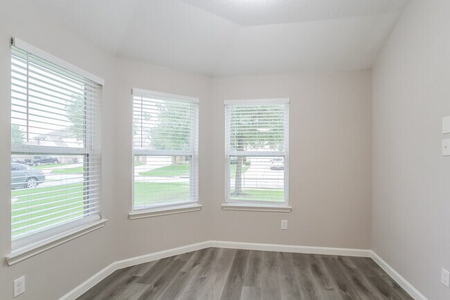 Building Photo - 4843 Fair Oak Dale Ln