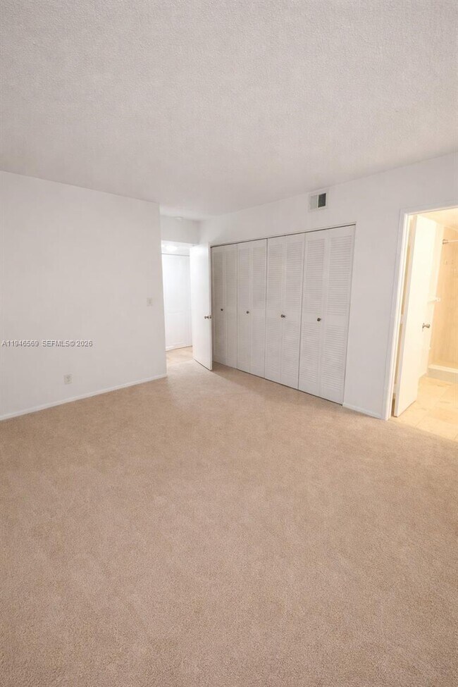 Building Photo - 102 Gardens Dr