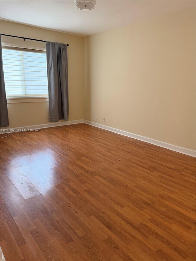 Building Photo - 100 Edgewater Dr