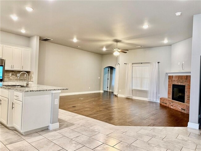 Building Photo - 4504 SW Plumley Ave