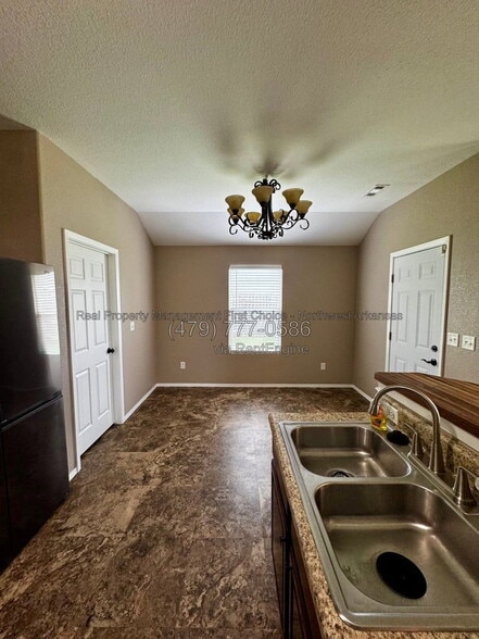 Building Photo - 15173 Smith Ridge Rd