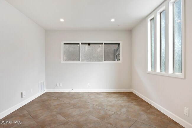 Building Photo - 1433 Eastwind Cir