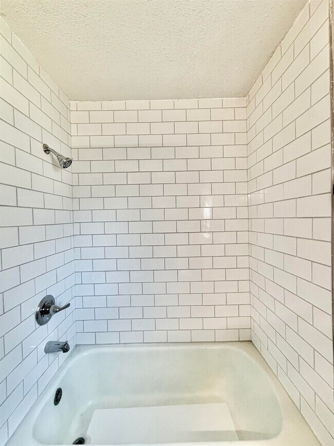 Building Photo - 4943 Buford Ave