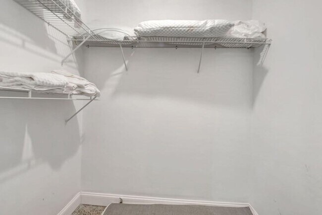 Building Photo - 3550 NE 4th Ave