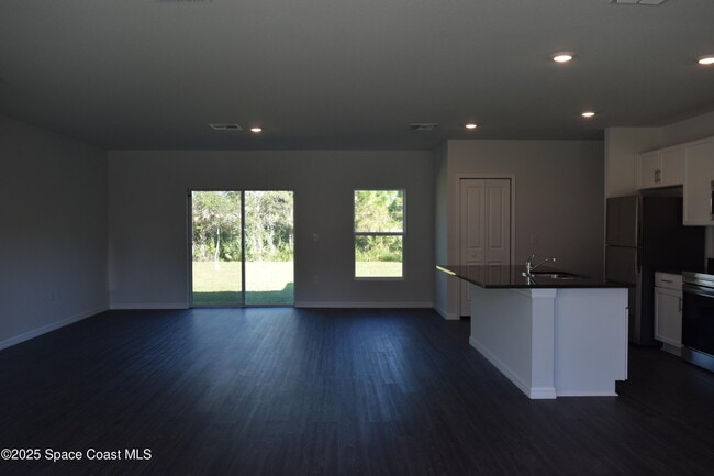 Building Photo - 3094 San Filippo Dr SE