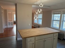 Building Photo - 162 Elm St