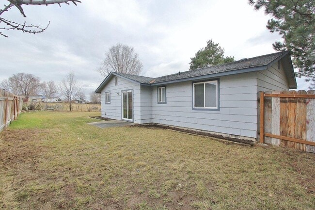 Building Photo - Single-Level Home on Corner Lot