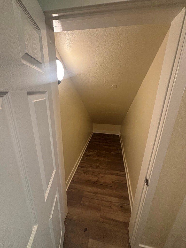 Building Photo - 630 1/2 W 79th St