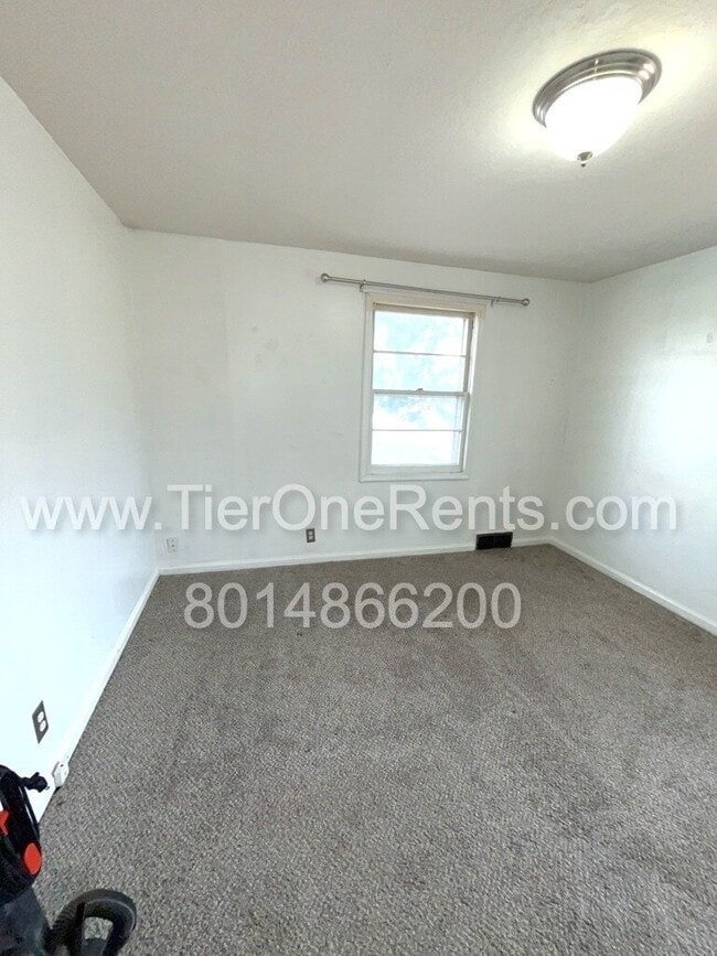 Building Photo - no deposit option available for qualified ...