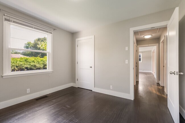 Building Photo - 2129 Crystal Dr