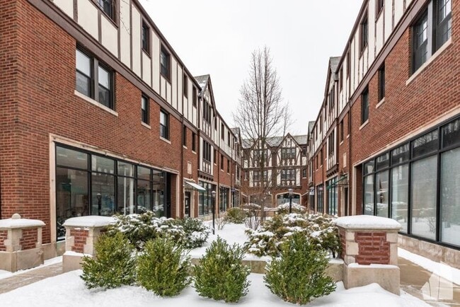 Building Photo - 2 bedroom in Winnetka IL 60093