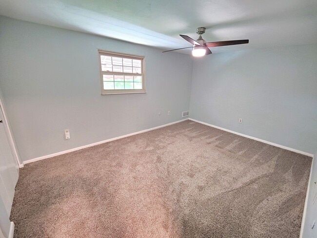 Building Photo - *Recently Updated 2BD/1.5BA Townhouse Available for Rent in West Mifflin*