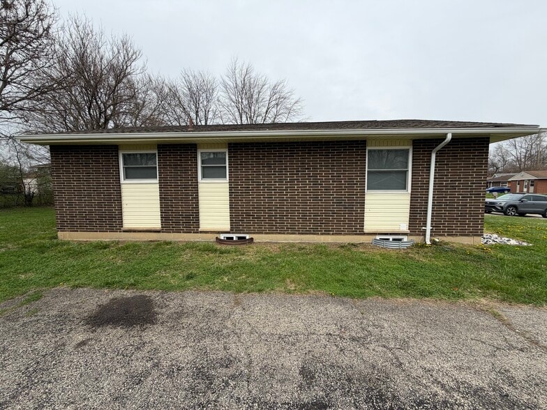 Left Side of House - 2015 Val Vista Ct