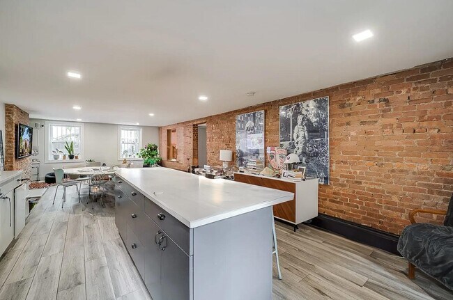 Building Photo - 266 3rd St