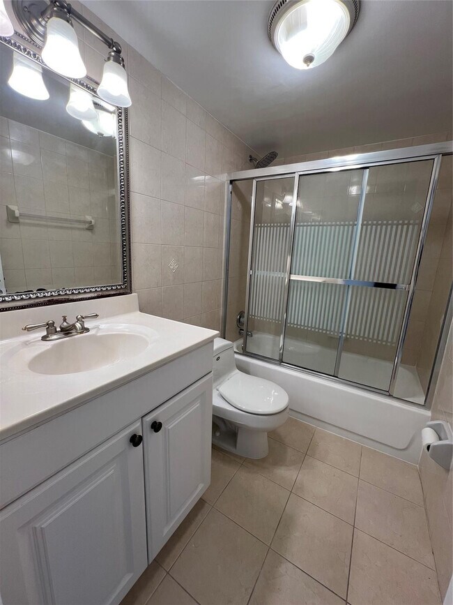 Building Photo - 2797 NE 51st St