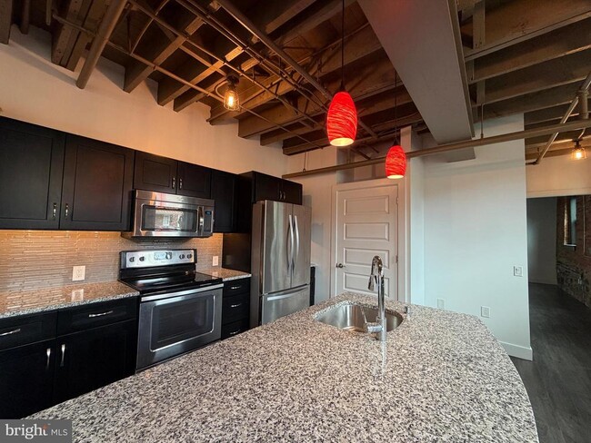 Building Photo - 820 W Market St