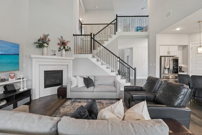 Building Photo - 1329 Stoneleigh Pl