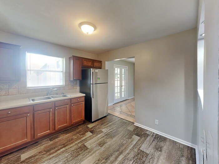 Building Photo - 5608 Moret Dr E